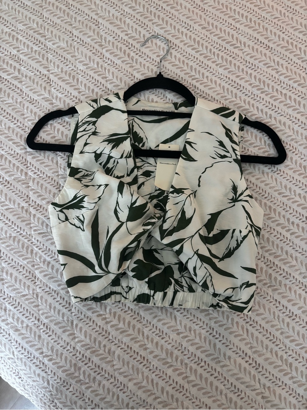 Abercrombie & Fitch White Crop Top with Dark Green Leaf Print
